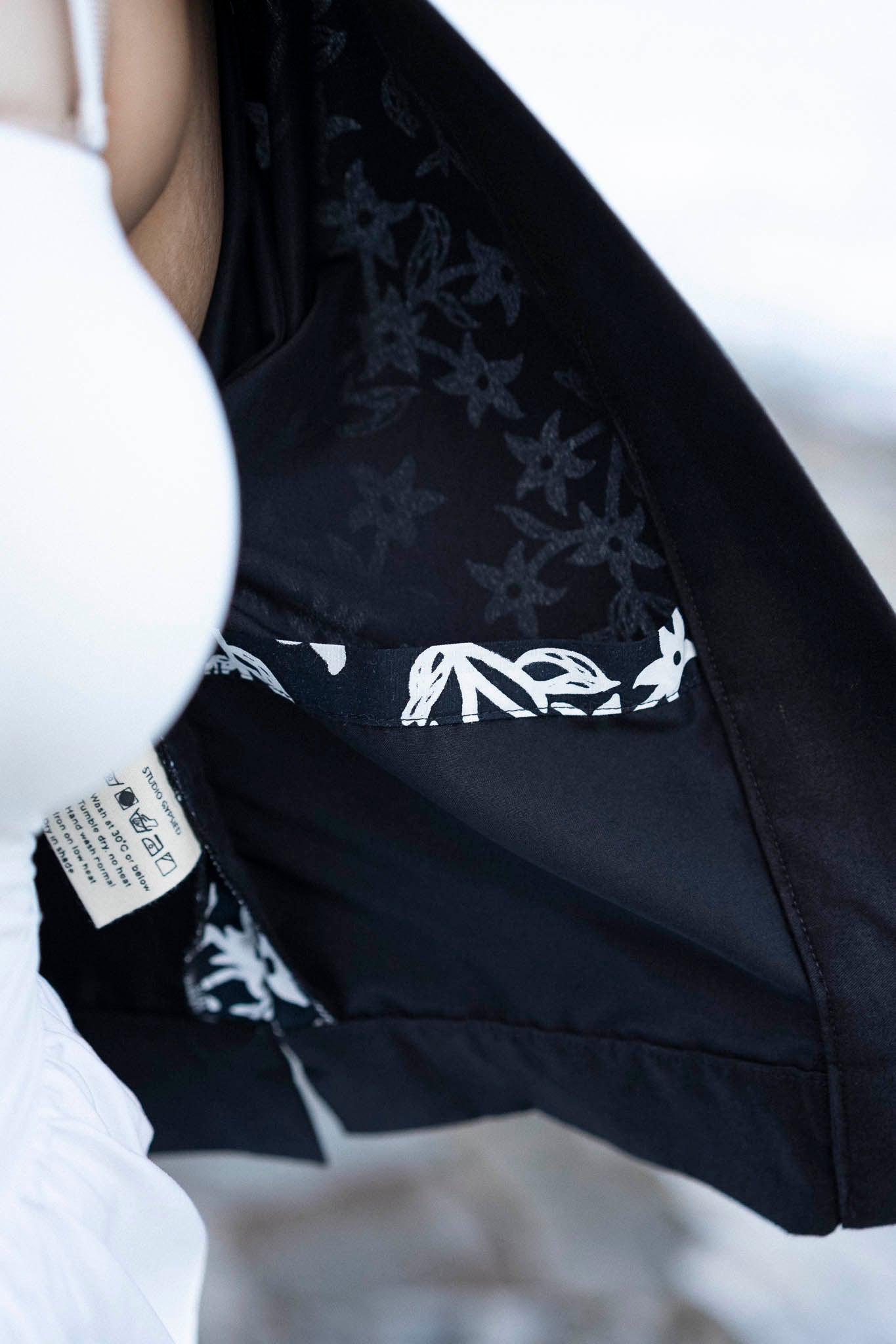Batik Crop Jacket | Jasmin Ebony