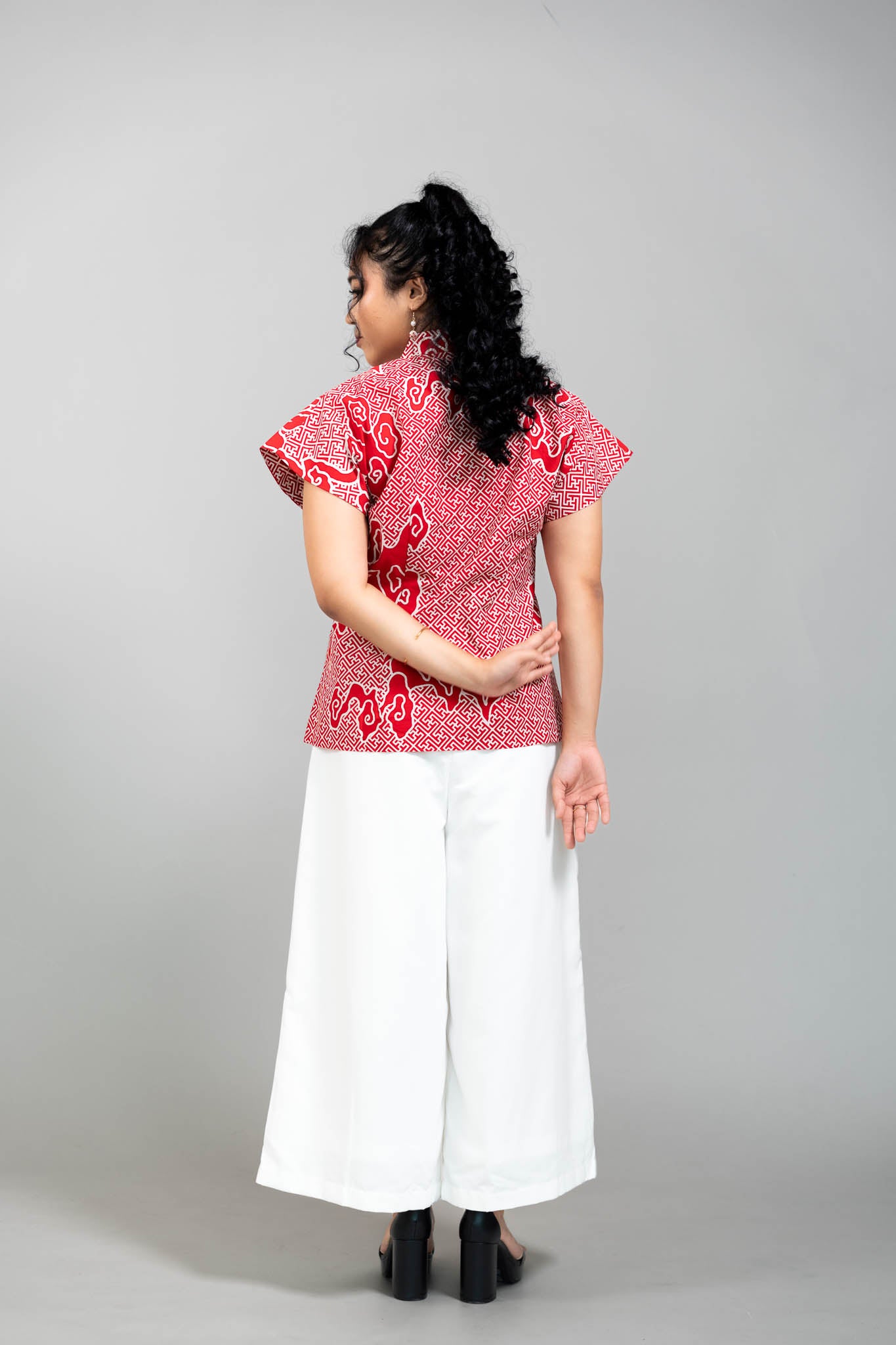 Batik Kebaya Temasek | Tumbuh Saga Seed